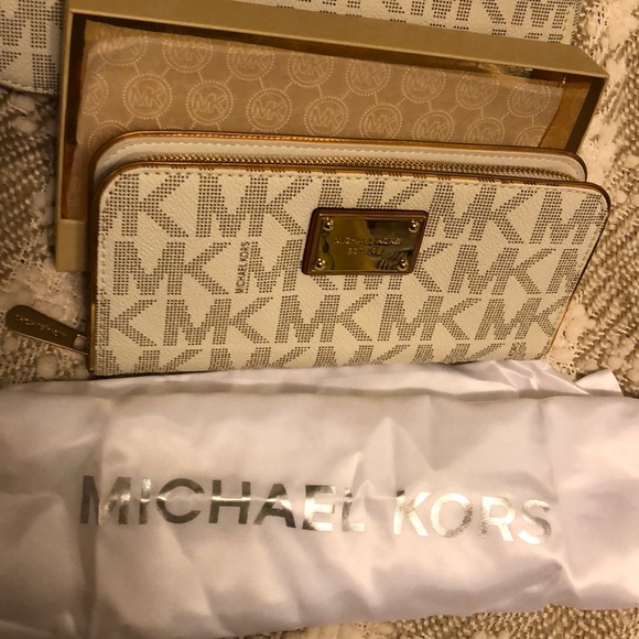 🔥MICHAEL Michael Kors Crossbody 🌹 - Picture 3 of 8